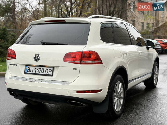 Білий Фольксваген Туарег, об'ємом двигуна 3.6 л та пробігом 250 тис. км за 14800 $, фото 3 на Automoto.ua