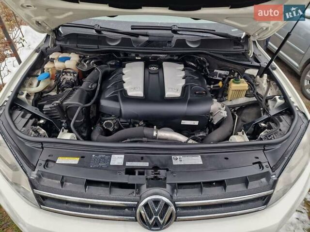 Белый Фольксваген Туарег, объемом двигателя 2.97 л и пробегом 240 тыс. км за 17900 $, фото 34 на Automoto.ua