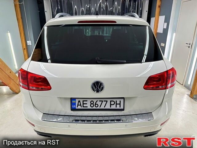 Білий Фольксваген Туарег, об'ємом двигуна 3 л та пробігом 223 тис. км за 19500 $, фото 2 на Automoto.ua