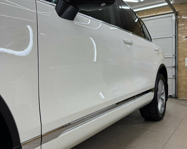 Белый Фольксваген Туарег, объемом двигателя 2.97 л и пробегом 3 тыс. км за 19000 $, фото 4 на Automoto.ua