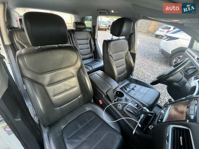 Белый Фольксваген Туарег, объемом двигателя 2.97 л и пробегом 262 тыс. км за 18500 $, фото 17 на Automoto.ua