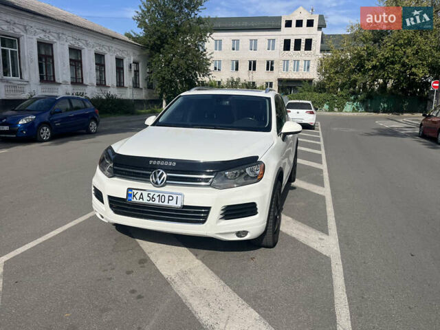 Белый Фольксваген Туарег, объемом двигателя 2.97 л и пробегом 278 тыс. км за 17000 $, фото 1 на Automoto.ua