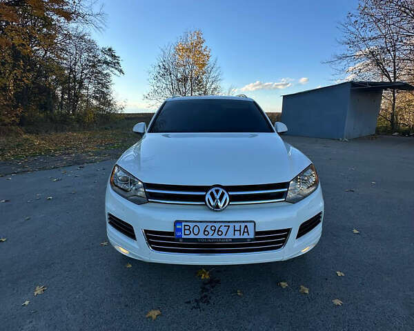 Белый Фольксваген Туарег, объемом двигателя 2.97 л и пробегом 269 тыс. км за 18500 $, фото 2 на Automoto.ua