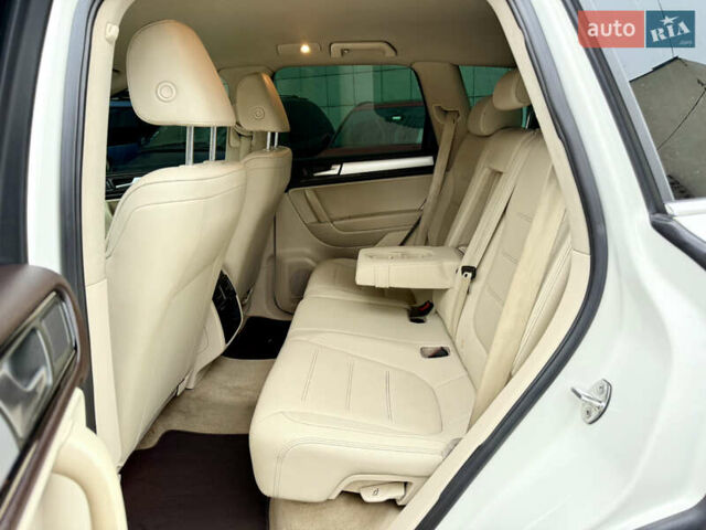 Білий Фольксваген Туарег, об'ємом двигуна 3.6 л та пробігом 250 тис. км за 14800 $, фото 15 на Automoto.ua