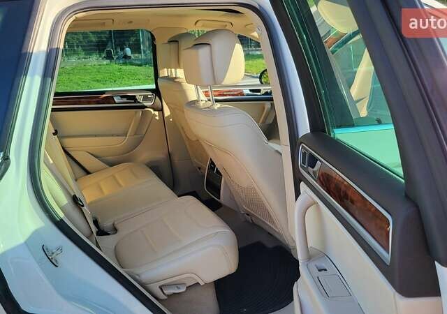 Белый Фольксваген Туарег, объемом двигателя 2.97 л и пробегом 320 тыс. км за 15400 $, фото 24 на Automoto.ua