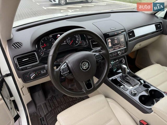 Белый Фольксваген Туарег, объемом двигателя 2.97 л и пробегом 189 тыс. км за 17450 $, фото 37 на Automoto.ua