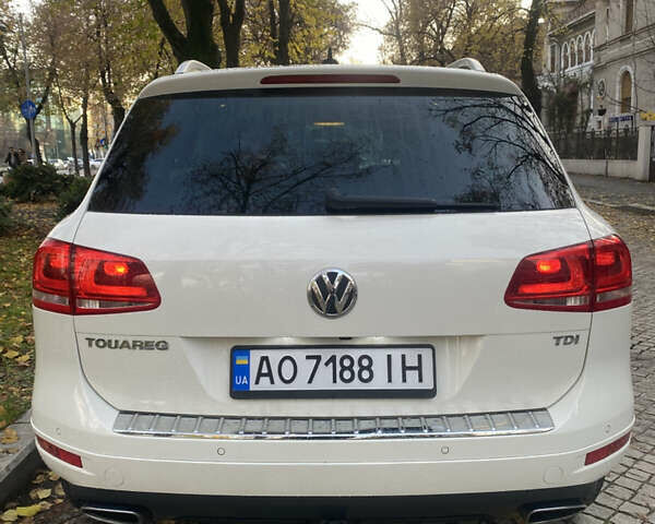 Белый Фольксваген Туарег, объемом двигателя 2.97 л и пробегом 340 тыс. км за 17700 $, фото 3 на Automoto.ua