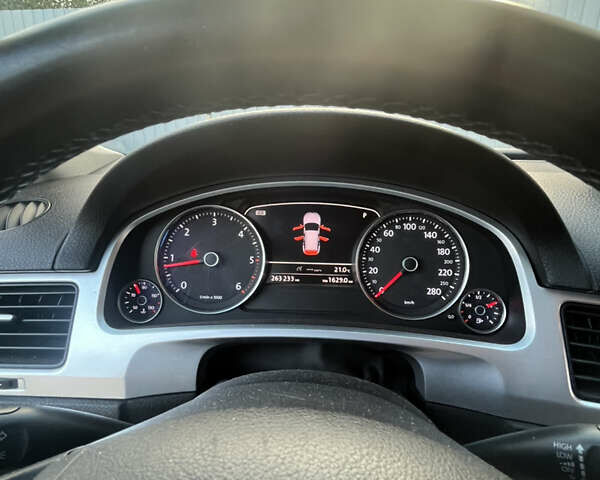 Белый Фольксваген Туарег, объемом двигателя 2.97 л и пробегом 262 тыс. км за 18500 $, фото 14 на Automoto.ua