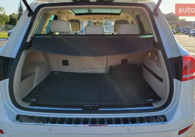 Белый Фольксваген Туарег, объемом двигателя 2.97 л и пробегом 320 тыс. км за 15400 $, фото 22 на Automoto.ua