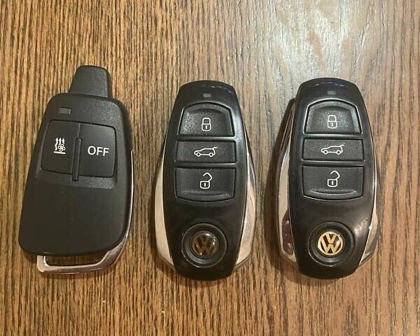 Білий Фольксваген Туарег, об'ємом двигуна 4.13 л та пробігом 195 тис. км за 26500 $, фото 29 на Automoto.ua