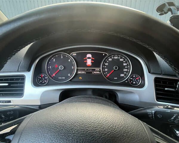 Белый Фольксваген Туарег, объемом двигателя 2.97 л и пробегом 262 тыс. км за 18500 $, фото 13 на Automoto.ua