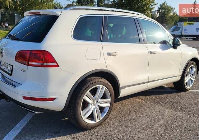 Белый Фольксваген Туарег, объемом двигателя 2.97 л и пробегом 320 тыс. км за 15400 $, фото 6 на Automoto.ua
