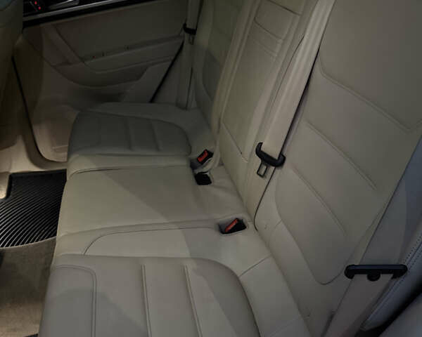 Белый Фольксваген Туарег, объемом двигателя 3.6 л и пробегом 296 тыс. км за 12900 $, фото 28 на Automoto.ua