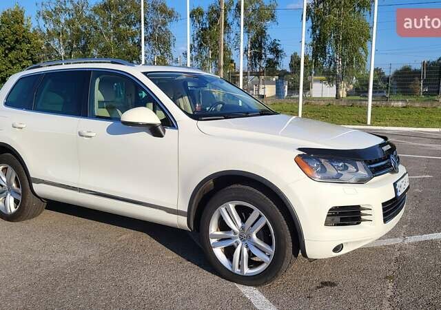 Белый Фольксваген Туарег, объемом двигателя 2.97 л и пробегом 320 тыс. км за 15400 $, фото 3 на Automoto.ua