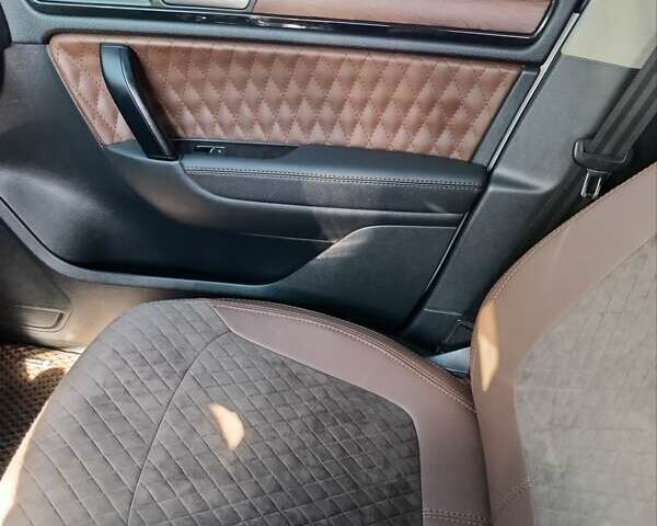 Белый Фольксваген Туарег, объемом двигателя 2.97 л и пробегом 250 тыс. км за 19000 $, фото 2 на Automoto.ua