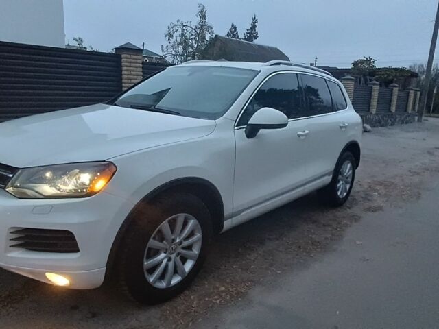 Белый Фольксваген Туарег, объемом двигателя 3 л и пробегом 289 тыс. км за 17500 $, фото 1 на Automoto.ua