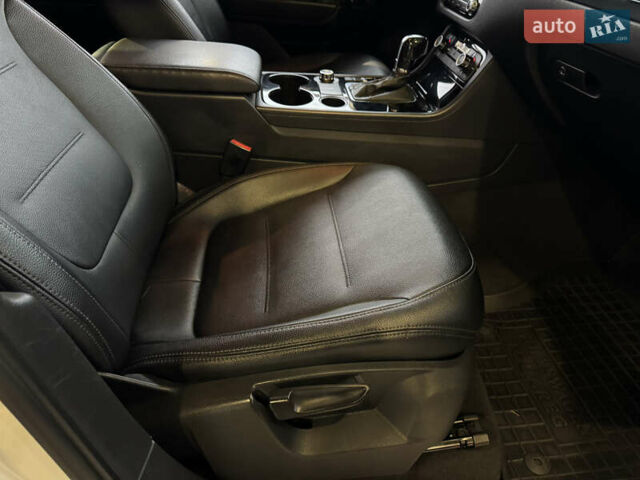 Белый Фольксваген Туарег, объемом двигателя 3.6 л и пробегом 280 тыс. км за 14500 $, фото 22 на Automoto.ua