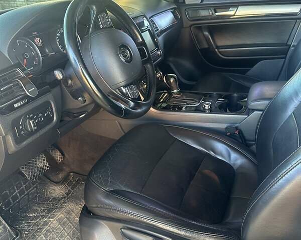 Белый Фольксваген Туарег, объемом двигателя 2.97 л и пробегом 230 тыс. км за 16500 $, фото 3 на Automoto.ua