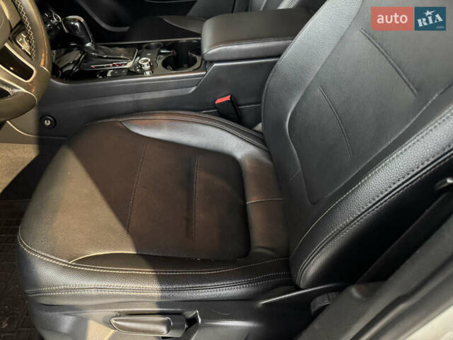 Белый Фольксваген Туарег, объемом двигателя 3.6 л и пробегом 280 тыс. км за 14500 $, фото 10 на Automoto.ua