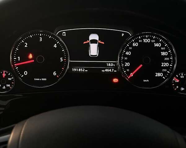 Білий Фольксваген Туарег, об'ємом двигуна 4.13 л та пробігом 195 тис. км за 26500 $, фото 17 на Automoto.ua