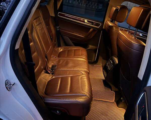 Білий Фольксваген Туарег, об'ємом двигуна 2.97 л та пробігом 298 тис. км за 19000 $, фото 22 на Automoto.ua