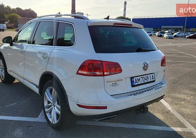 Белый Фольксваген Туарег, объемом двигателя 2.97 л и пробегом 320 тыс. км за 15400 $, фото 11 на Automoto.ua