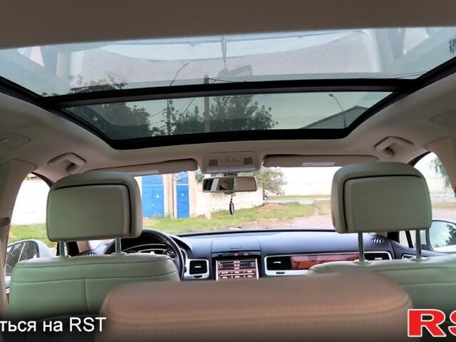 Білий Фольксваген Туарег, об'ємом двигуна 3 л та пробігом 320 тис. км за 15400 $, фото 4 на Automoto.ua