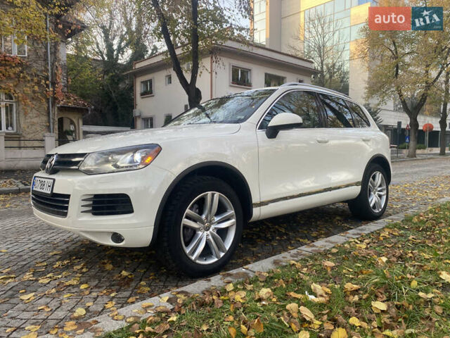 Белый Фольксваген Туарег, объемом двигателя 2.97 л и пробегом 340 тыс. км за 17700 $, фото 2 на Automoto.ua