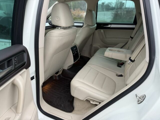 Белый Фольксваген Туарег, объемом двигателя 3 л и пробегом 189 тыс. км за 17450 $, фото 19 на Automoto.ua