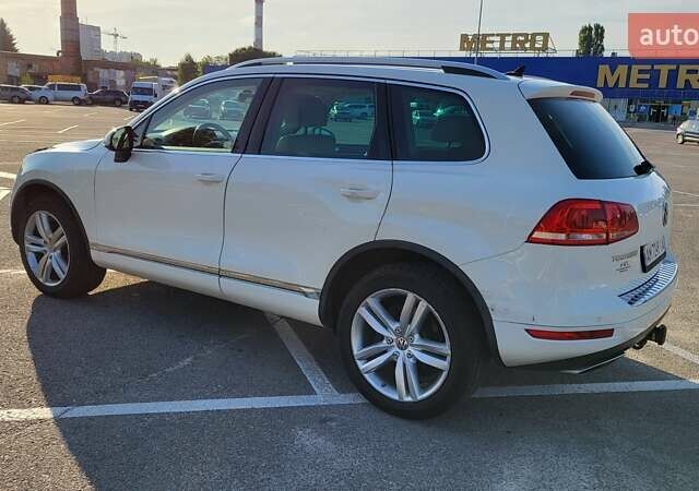 Белый Фольксваген Туарег, объемом двигателя 2.97 л и пробегом 320 тыс. км за 15400 $, фото 12 на Automoto.ua