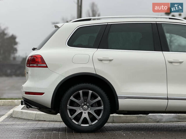 Белый Фольксваген Туарег, объемом двигателя 2.97 л и пробегом 189 тыс. км за 17450 $, фото 10 на Automoto.ua