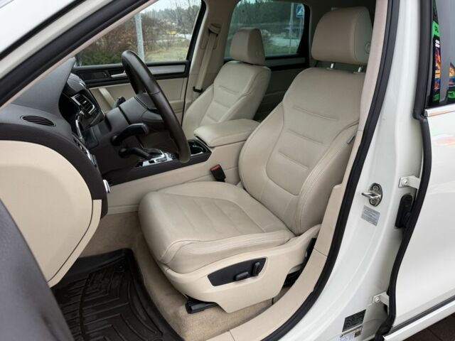 Белый Фольксваген Туарег, объемом двигателя 3 л и пробегом 189 тыс. км за 17450 $, фото 18 на Automoto.ua