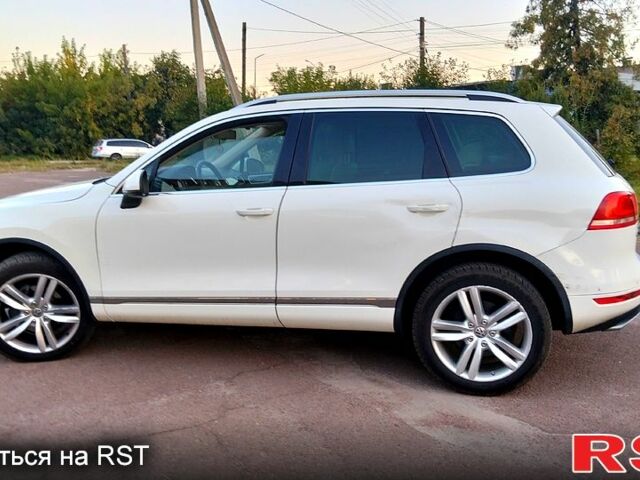 Білий Фольксваген Туарег, об'ємом двигуна 3 л та пробігом 320 тис. км за 15400 $, фото 1 на Automoto.ua