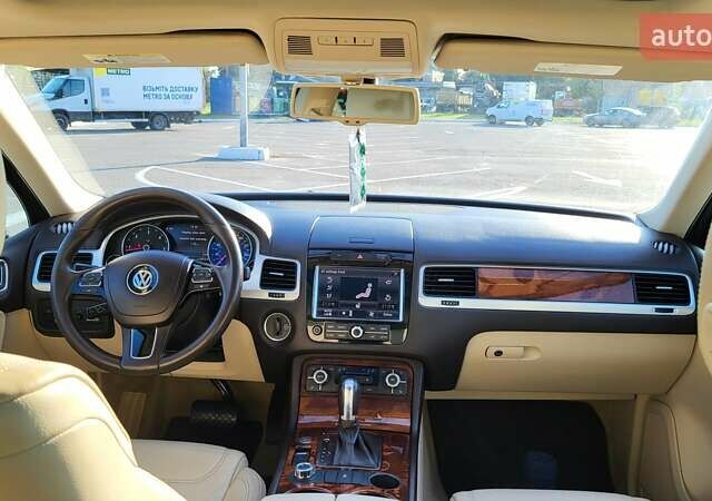 Белый Фольксваген Туарег, объемом двигателя 2.97 л и пробегом 320 тыс. км за 15400 $, фото 27 на Automoto.ua