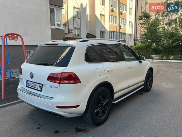 Белый Фольксваген Туарег, объемом двигателя 2.97 л и пробегом 262 тыс. км за 18500 $, фото 4 на Automoto.ua