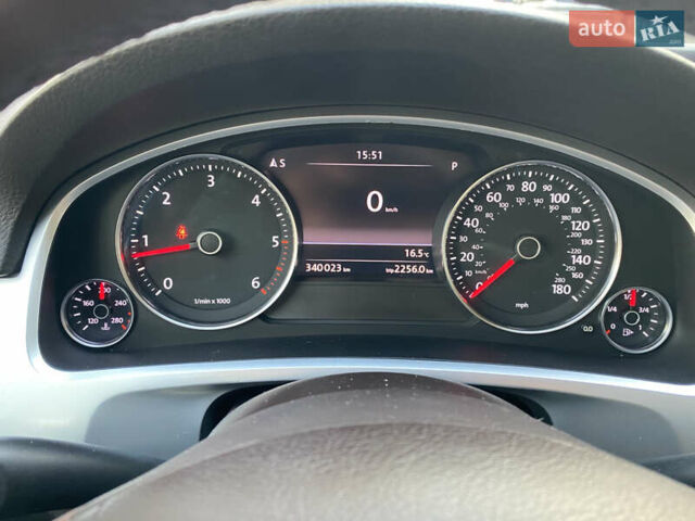 Белый Фольксваген Туарег, объемом двигателя 2.97 л и пробегом 340 тыс. км за 17700 $, фото 7 на Automoto.ua