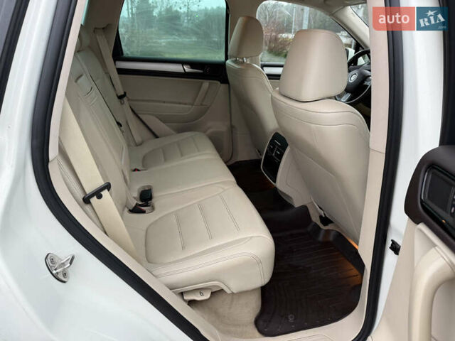 Белый Фольксваген Туарег, объемом двигателя 2.97 л и пробегом 189 тыс. км за 17450 $, фото 41 на Automoto.ua