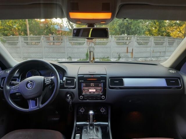 Белый Фольксваген Туарег, объемом двигателя 3 л и пробегом 318 тыс. км за 18000 $, фото 17 на Automoto.ua