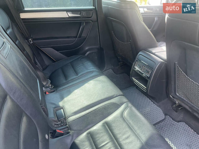 Белый Фольксваген Туарег, объемом двигателя 3 л и пробегом 220 тыс. км за 17000 $, фото 5 на Automoto.ua