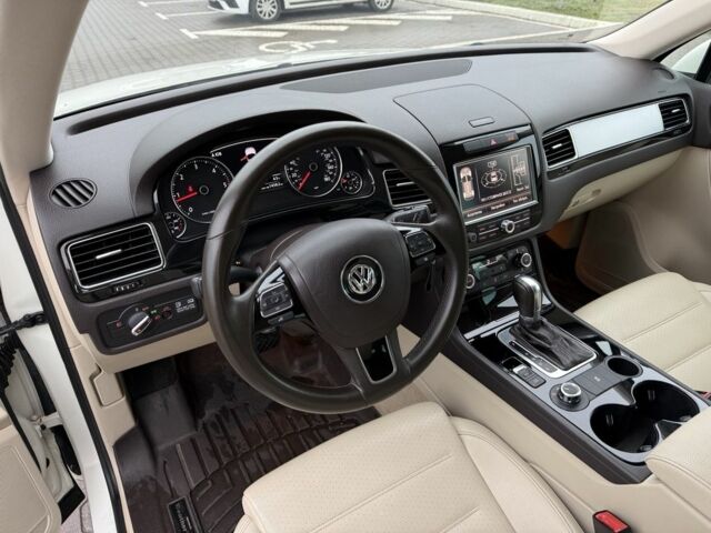 Белый Фольксваген Туарег, объемом двигателя 3 л и пробегом 189 тыс. км за 17450 $, фото 17 на Automoto.ua