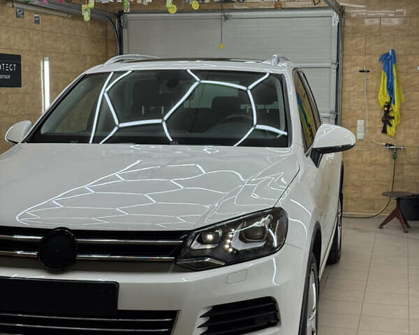 Белый Фольксваген Туарег, объемом двигателя 2.97 л и пробегом 3 тыс. км за 19000 $, фото 1 на Automoto.ua