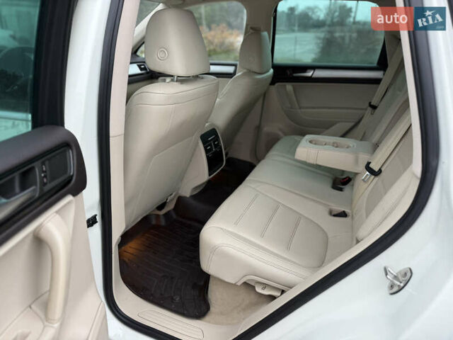 Белый Фольксваген Туарег, объемом двигателя 2.97 л и пробегом 189 тыс. км за 17450 $, фото 35 на Automoto.ua