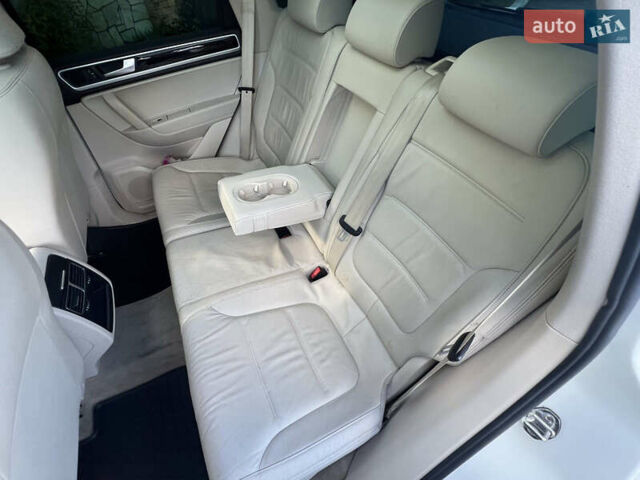 Белый Фольксваген Туарег, объемом двигателя 3.6 л и пробегом 181 тыс. км за 17770 $, фото 10 на Automoto.ua