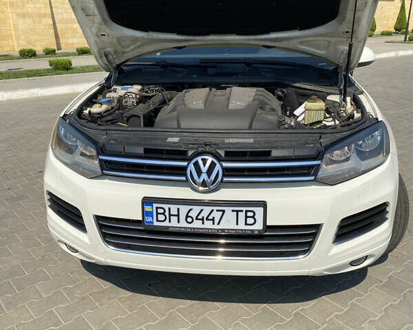 Белый Фольксваген Туарег, объемом двигателя 2.97 л и пробегом 259 тыс. км за 23000 $, фото 20 на Automoto.ua