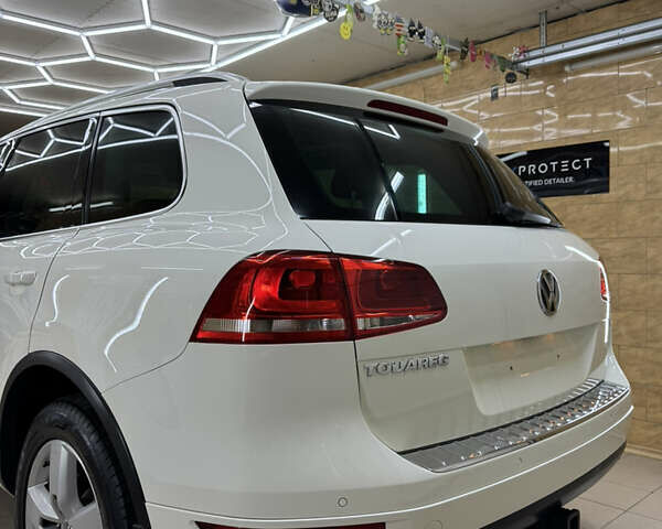 Белый Фольксваген Туарег, объемом двигателя 2.97 л и пробегом 3 тыс. км за 19000 $, фото 3 на Automoto.ua