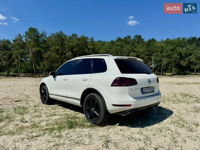 Білий Фольксваген Туарег, об'ємом двигуна 2.97 л та пробігом 298 тис. км за 19000 $, фото 7 на Automoto.ua