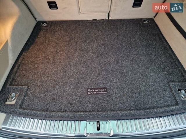 Белый Фольксваген Туарег, объемом двигателя 2.97 л и пробегом 240 тыс. км за 17900 $, фото 28 на Automoto.ua