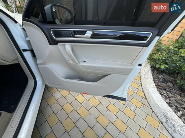 Белый Фольксваген Туарег, объемом двигателя 3.6 л и пробегом 181 тыс. км за 17770 $, фото 23 на Automoto.ua