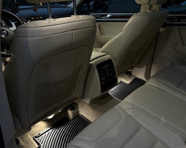 Белый Фольксваген Туарег, объемом двигателя 3.6 л и пробегом 296 тыс. км за 12900 $, фото 42 на Automoto.ua