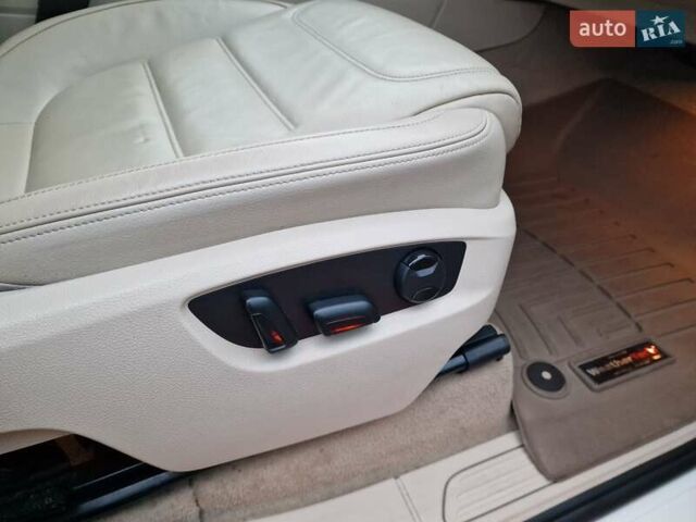 Белый Фольксваген Туарег, объемом двигателя 2.97 л и пробегом 240 тыс. км за 17900 $, фото 24 на Automoto.ua